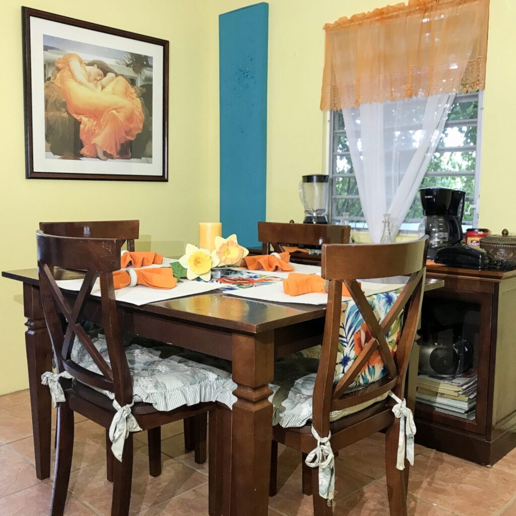 Cariso Suite Dining Area